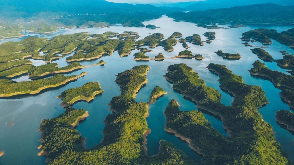 Không gian lưu trú và dịch vụ gần hồ Tà Đùng